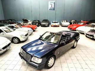 Foto 1 di 40: MERCEDES BENZ E 200 CABRIOLET 1996