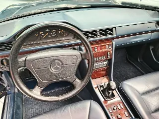 Foto 20 di 40: MERCEDES BENZ E 200 CABRIOLET 1996