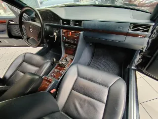 Foto 21 di 40: MERCEDES BENZ E 200 CABRIOLET 1996