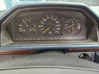 Foto 22 di 40: MERCEDES BENZ E 200 CABRIOLET 1996