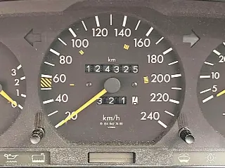 Foto 23 di 40: MERCEDES BENZ E 200 CABRIOLET 1996