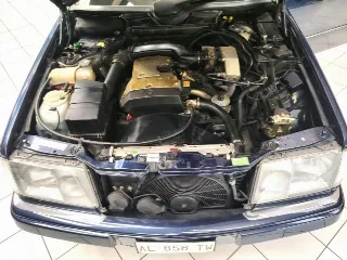 Foto 32 di 40: MERCEDES BENZ E 200 CABRIOLET 1996