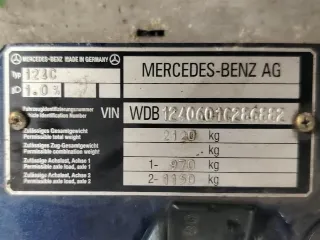 Foto 37 di 40: MERCEDES BENZ E 200 CABRIOLET 1996
