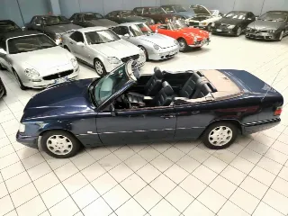 Foto 3 di 40: MERCEDES BENZ E 200 CABRIOLET 1996