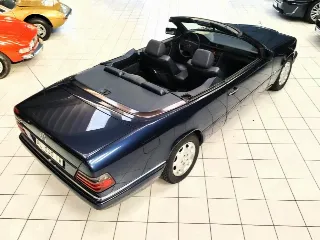 Foto 5 di 40: MERCEDES BENZ E 200 CABRIOLET 1996