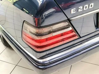 Foto 8 di 40: MERCEDES BENZ E 200 CABRIOLET 1996