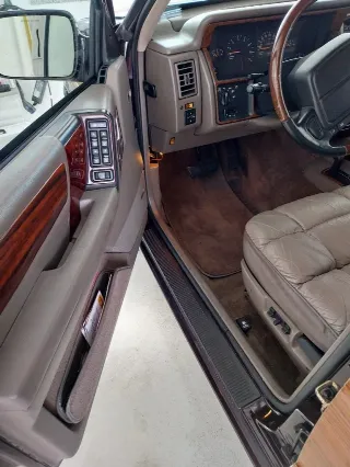 Foto 7 di 8: Jeep Grand Wagoneer | 1994 | Route 66 Auctions