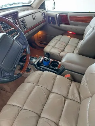 Foto 8 di 8: Jeep Grand Wagoneer | 1994 | Route 66 Auctions