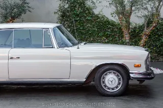 Foto 10 di 24: 1970 Mercedes Benz 280SE Sunroof Low Grille