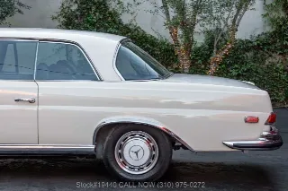 Foto 13 di 24: 1970 Mercedes Benz 280SE Sunroof Low Grille