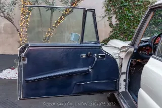 Foto 15 di 24: 1970 Mercedes Benz 280SE Sunroof Low Grille