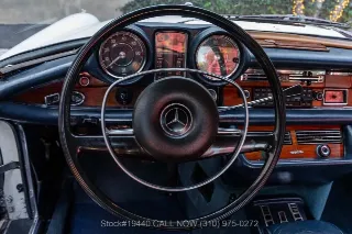 Foto 18 di 24: 1970 Mercedes Benz 280SE Sunroof Low Grille