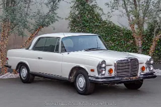 Foto 1 di 24: 1970 Mercedes Benz 280SE Sunroof Low Grille