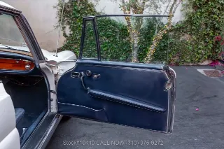 Foto 22 di 24: 1970 Mercedes Benz 280SE Sunroof Low Grille