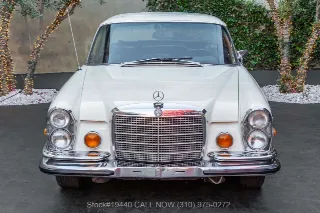 Foto 2 di 24: 1970 Mercedes Benz 280SE Sunroof Low Grille