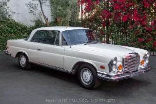 Foto 3 di 24: 1970 Mercedes Benz 280SE Sunroof Low Grille
