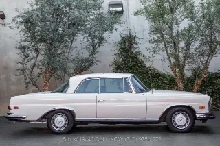 Foto 4 di 24: 1970 Mercedes Benz 280SE Sunroof Low Grille