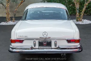 Foto 6 di 24: 1970 Mercedes Benz 280SE Sunroof Low Grille