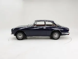 Foto 27 di 40: Alfa Romeo 1750 GT Veloce Bertone