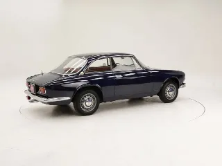 Foto 2 di 40: Alfa Romeo 1750 GT Veloce Bertone