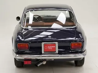 Foto 38 di 40: Alfa Romeo 1750 GT Veloce Bertone