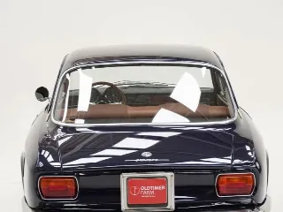 Foto 39 di 40: Alfa Romeo 1750 GT Veloce Bertone