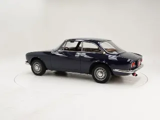 Foto 4 di 40: Alfa Romeo 1750 GT Veloce Bertone