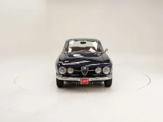 Foto 5 di 40: Alfa Romeo 1750 GT Veloce Bertone