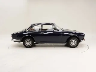Foto 9 di 40: Alfa Romeo 1750 GT Veloce Bertone