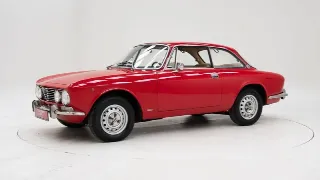 Foto 1 di 40: Alfa Romeo 2000 GT Veloce
