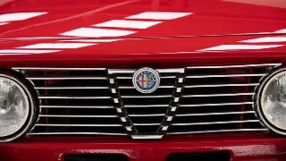 Foto 25 di 40: Alfa Romeo 2000 GT Veloce