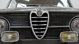 Foto 30 di 40: Alfa Romeo 2000 Sprint