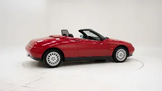 Foto 2 di 40: Alfa Romeo Spider Type 916
