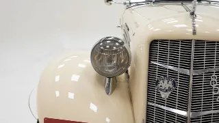 Foto 3 di 40: Auburn 852 SC Phaeton Sedan