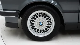 Foto 22 di 40: BMW 325i Cabriolet
