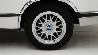 Foto 33 di 40: BMW 635 CSI