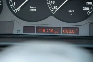 Foto 35 di 40: BMW 850i