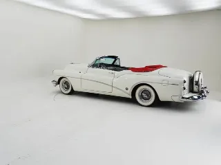 Foto 3 di 40: Buick Roadmaster 2-Door Skylark Convertible