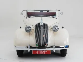Foto 15 di 40: Chrysler Wimbledon Six 3 Position DHC By Carlton