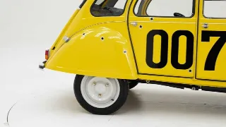 Foto 11 di 40: Citroen 2CV 6 James Bond 007