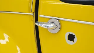 Foto 18 di 40: Citroen 2CV 6 James Bond 007