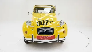 Foto 26 di 40: Citroen 2CV 6 James Bond 007