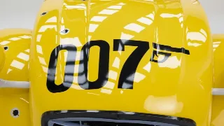 Foto 30 di 40: Citroen 2CV 6 James Bond 007
