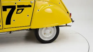 Foto 40 di 40: Citroen 2CV 6 James Bond 007
