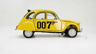 Foto 6 di 40: Citroen 2CV 6 James Bond 007