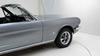 Foto 23 di 40: Ford Mustang Cabrio V8