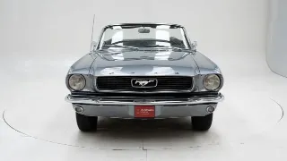 Foto 26 di 40: Ford Mustang Cabrio V8