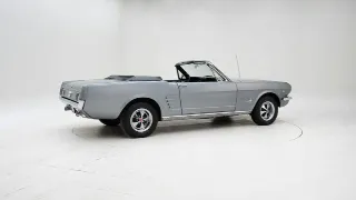 Foto 2 di 40: Ford Mustang Cabrio V8