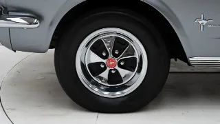 Foto 36 di 40: Ford Mustang Cabrio V8