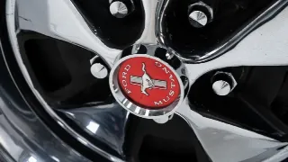 Foto 39 di 40: Ford Mustang Cabrio V8